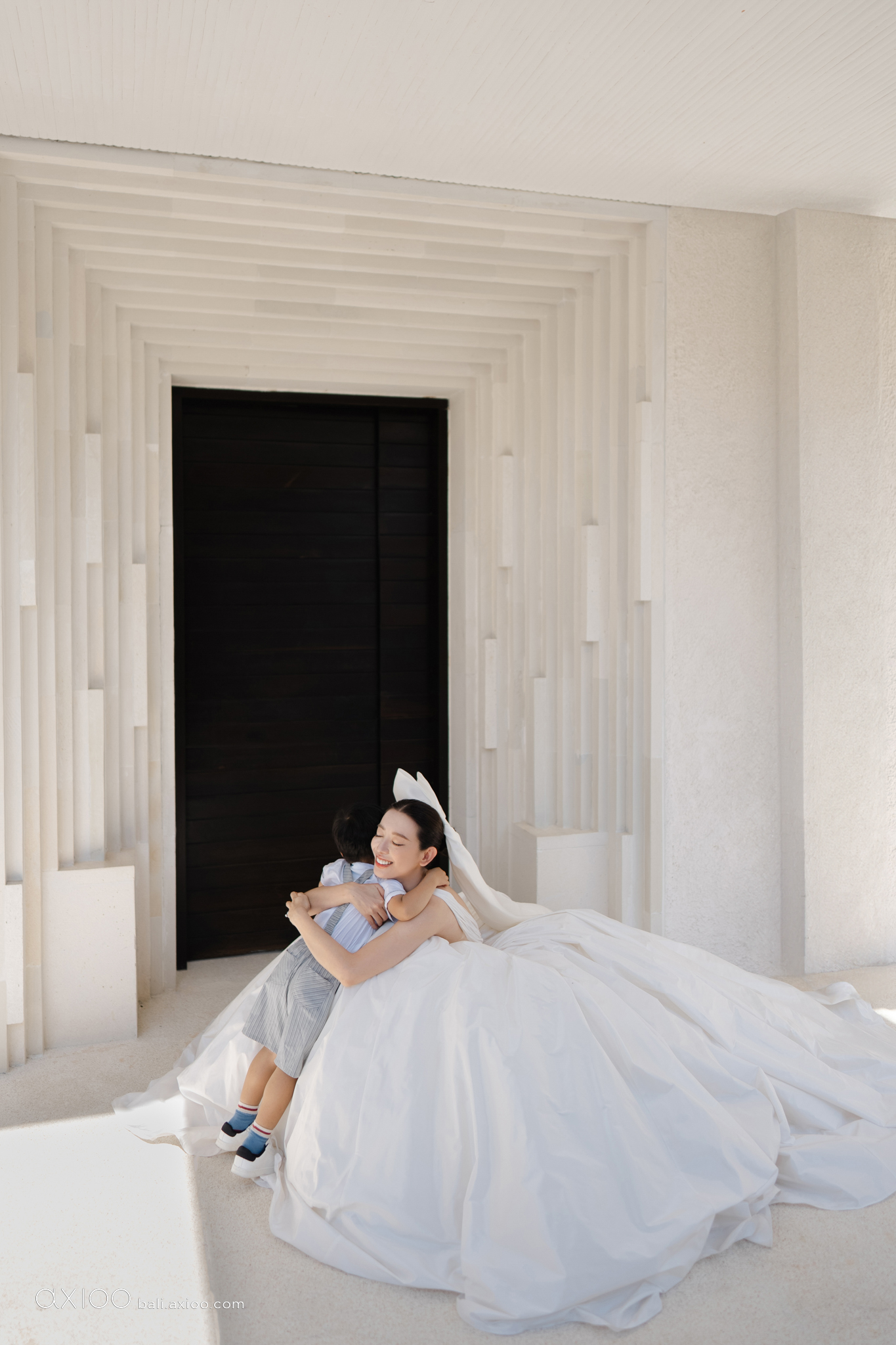 Axioo: Little Scene Stealers